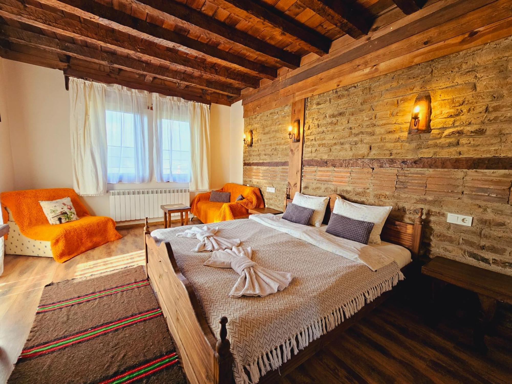 Панорама Хаус Лещен И Еко Къщи Дървена И Землянка Exterior photo