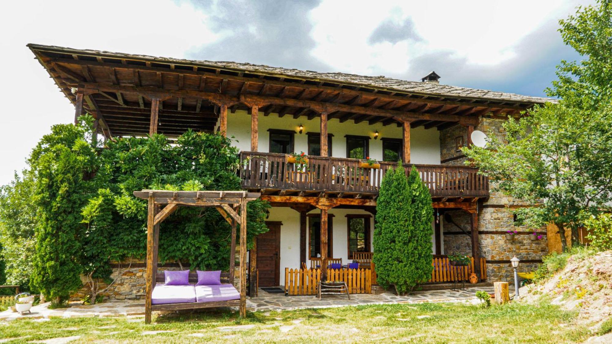 Панорама Хаус Лещен И Еко Къщи Дървена И Землянка Exterior photo